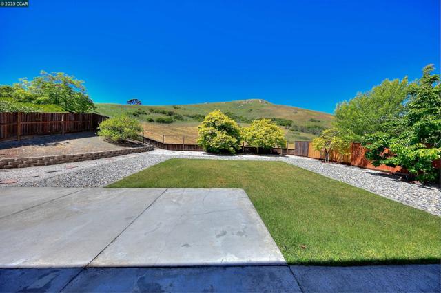 2927 Carlingford Ln, Vallejo CA: https://media.crmls.org/mediaz/766092b8-44b1-40de-8a3d-64a2ff1d5b2f.jpg