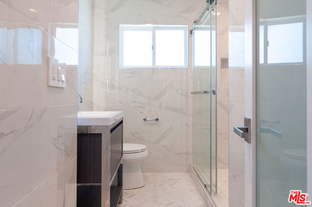 1310 W Valencia Drive, Fullerton CA: https://media.crmls.org/mediaz/7660aefc-2d7c-4b77-a040-62019bd14980.jpg