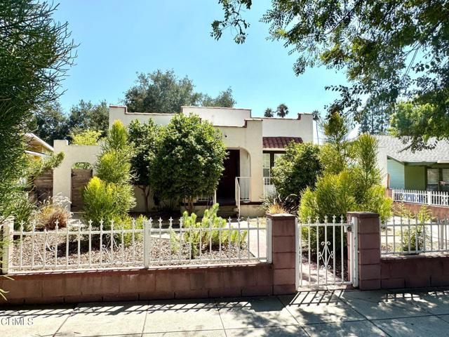 2106 Yosemite Drive, Los Angeles CA: https://media.crmls.org/mediaz/7660f235-7e97-49c4-9c65-31ad54c11d49.jpg