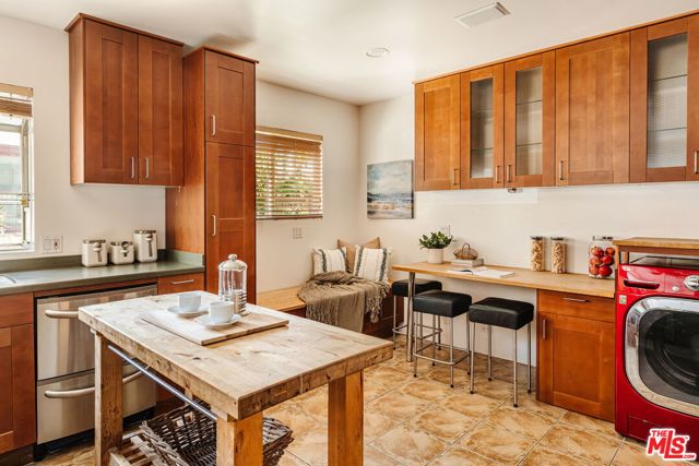 3735 Edenhurst Avenue, Los Angeles CA: https://media.crmls.org/mediaz/76611bd2-57c3-4ef3-a081-b9ed8e14e0c8.jpg
