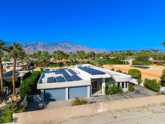 14 Stephen Terrace, Rancho Mirage CA: https://media.crmls.org/mediaz/7661fbb6-76eb-42ac-b215-c97b52a25086.jpg