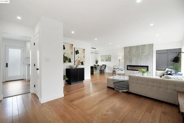 4847 Dunkirk Ave, Oakland CA: https://media.crmls.org/mediaz/76621d12-0591-43e4-9204-ce78a3aacd09.jpg