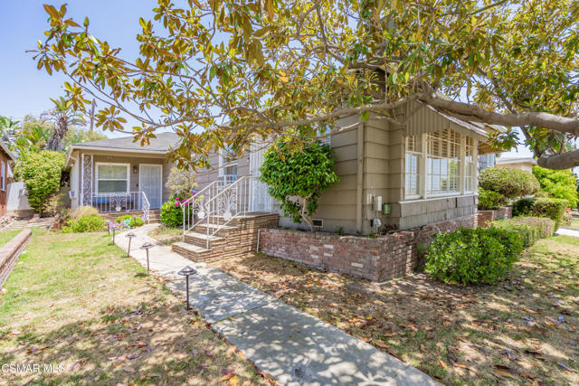 5924 Fairfax Avenue, Los Angeles CA: https://media.crmls.org/mediaz/76622791-915f-4d27-9756-e0e3b9a48deb.jpg