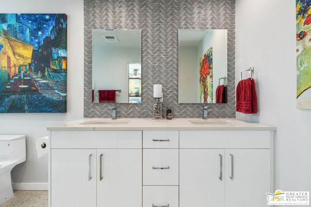 1244 S San Mateo Drive, Palm Springs CA: https://media.crmls.org/mediaz/76627cd9-2a43-412d-b197-ea2ce43ddd6b.jpg