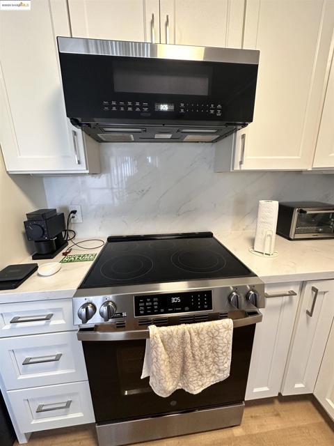 2 Anchor, Emeryville CA: https://media.crmls.org/mediaz/76628946-c18d-46b3-8fe2-f095ecc69f7a.jpg