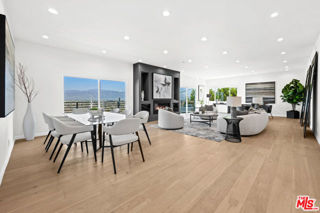 11725 Laurelwood Drive, Studio City CA: https://media.crmls.org/mediaz/7662d5c3-52be-4f52-9e07-3990f19b303d.jpg