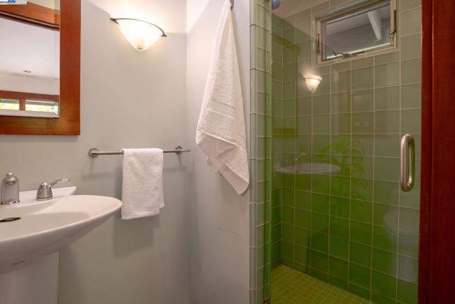 351 El Toyonal, Orinda CA: https://media.crmls.org/mediaz/7663a7ae-02e8-421f-824f-f8bc3d86323e.jpg
