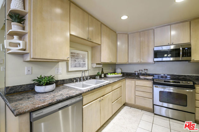 4628 Maytime Lane, Culver City CA: https://media.crmls.org/mediaz/76650f9f-f41c-4a82-ab4c-f53cab9dff6c.jpg