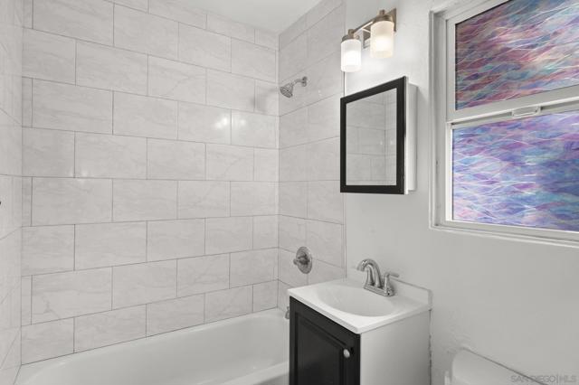 2634 38 Juan St, San Diego CA: https://media.crmls.org/mediaz/76652460-f959-45bb-8135-604352c726ec.jpg