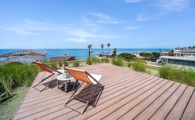 1521 Neptune Ave, Encinitas CA: https://media.crmls.org/mediaz/76652f4e-1177-4007-9f8d-07940518d2c5.jpg