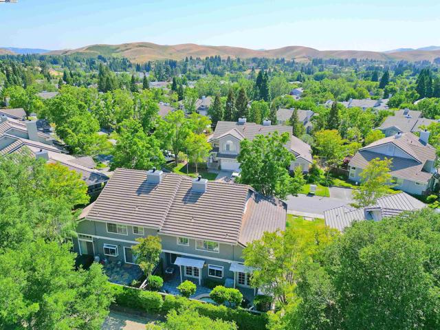 226 Promenade Ln, Danville CA: https://media.crmls.org/mediaz/766531b8-6896-4f63-ba25-91ad12cd0fdf.jpg