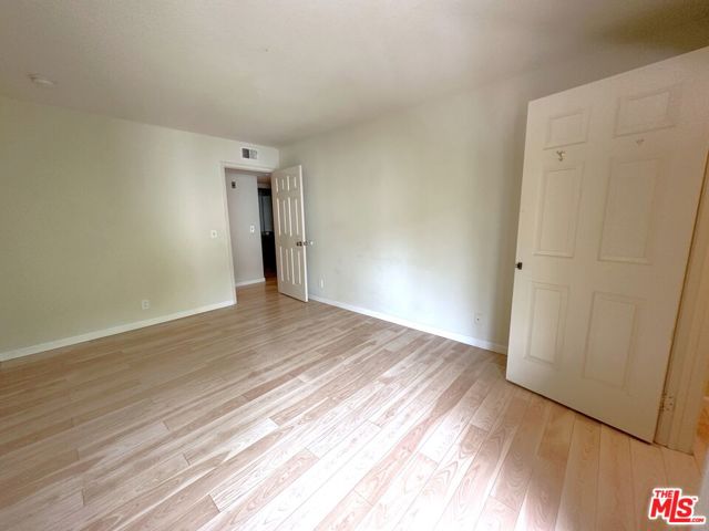 8515 Falmouth Avenue, Playa del Rey CA: https://media.crmls.org/mediaz/7665d9eb-9bef-40b1-a66b-1cc7adce9c19.jpg
