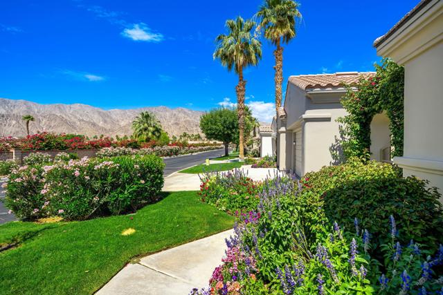 78328 Calle Las Ramblas, La Quinta CA: https://media.crmls.org/mediaz/7666410b-c1d2-43ba-9a2d-252eaac82ef0.jpg