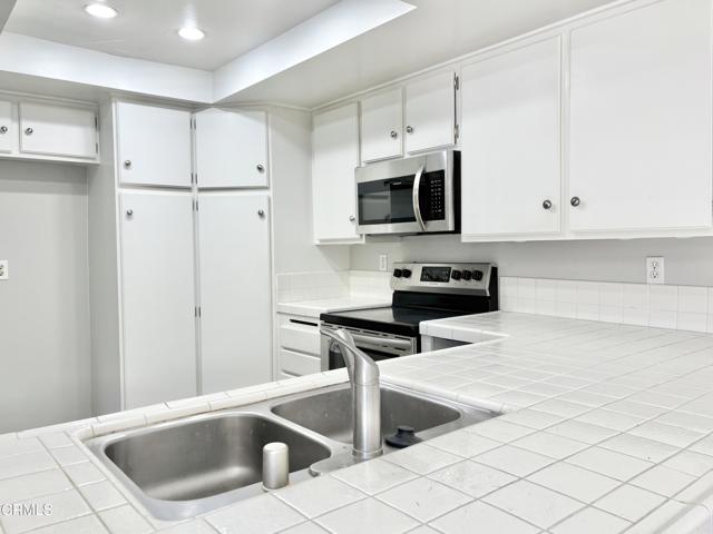 Detail Gallery Image 5 of 38 For 3604 Ketch Ave, Oxnard,  CA 93035 - 2 Beds | 2 Baths