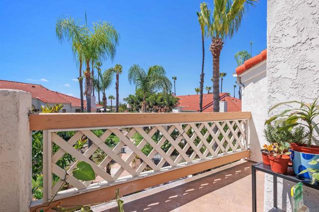 9342 Twin Trails Drive, San Diego CA: https://media.crmls.org/mediaz/7666fd62-385f-439e-a2fc-617a36b5dea2.jpg
