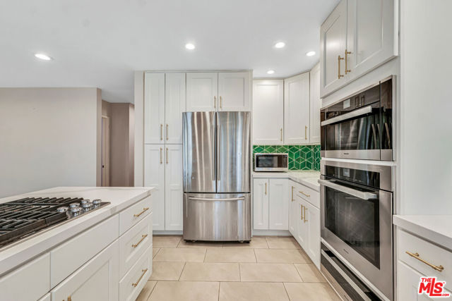 20950 Oxnard Street, Woodland Hills CA: https://media.crmls.org/mediaz/7667444e-181f-4e53-ba1a-c8fba7610e47.jpg
