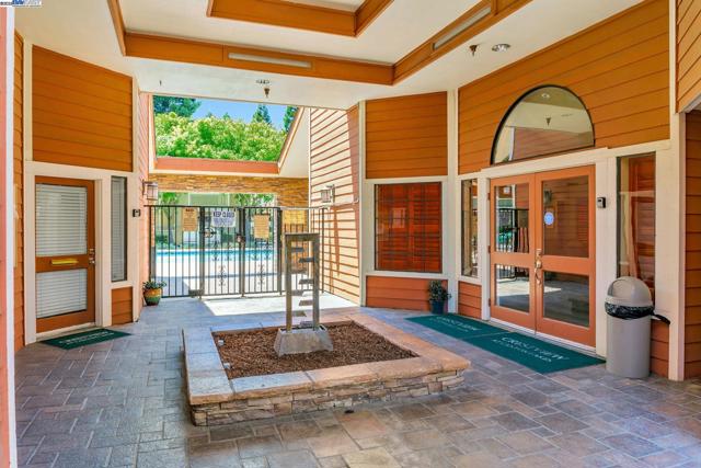 383 Eastridge Dr, San Ramon CA: https://media.crmls.org/mediaz/76674e06-f87c-4800-a335-ac118066cf39.jpg