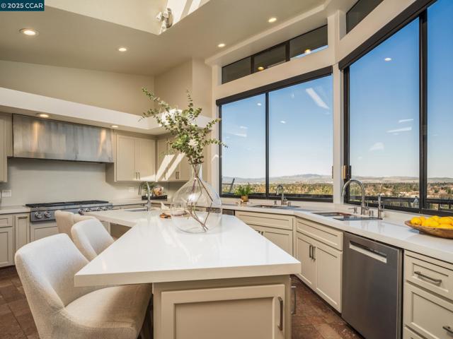 21 Deer Oaks Ct, Pleasanton CA: https://media.crmls.org/mediaz/76678b05-5a36-42be-95e8-a484d7dfad23.jpg