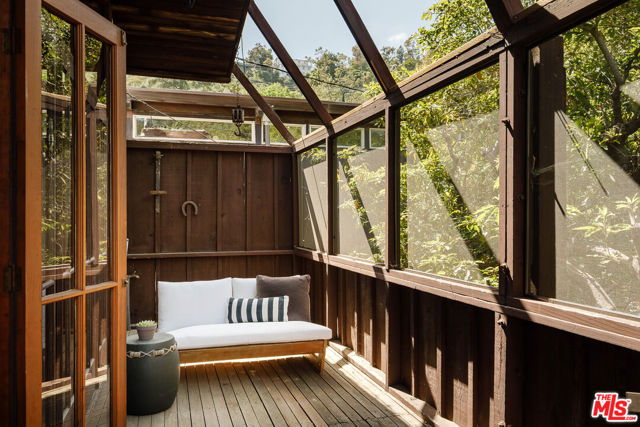 10412 Hebron Lane, Los Angeles CA: https://media.crmls.org/mediaz/7667911c-6cdf-449b-8332-5df59e2b0222.jpg