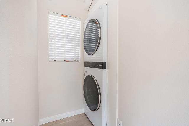 5040 Island View Street, Oxnard CA: https://media.crmls.org/mediaz/7667c259-08b4-4959-ab61-1dd1acc9793e.jpg