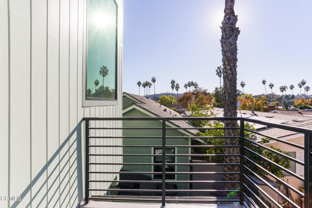 Detail Gallery Image 10 of 30 For 4947 Stratford Rd, Los Angeles,  CA 90042 - 5 Beds | 2 Baths