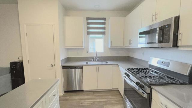 5495 Seacliff Place, San Diego CA: https://media.crmls.org/mediaz/76689915-ac50-481e-9506-27fe4501d077.jpg