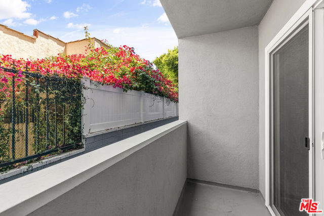 1006 Havenhurst, Los Angeles CA: https://media.crmls.org/mediaz/7668eebe-f20d-4823-b3d4-dcd8e9bac64d.jpg