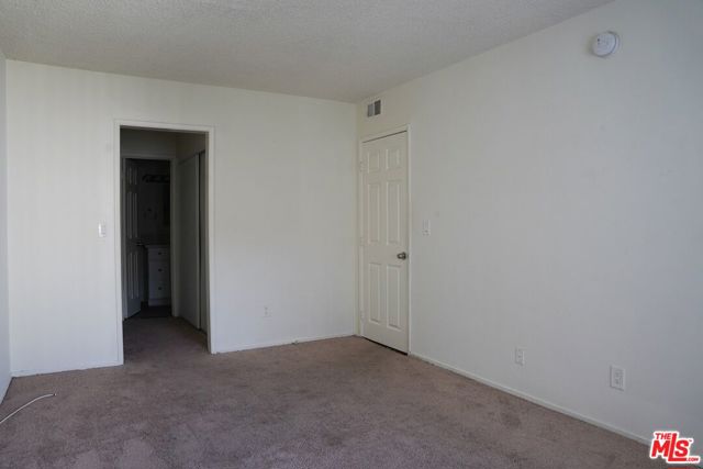 18444 Collins Street, Tarzana CA: https://media.crmls.org/mediaz/7669c0d4-1124-4df6-84e5-0039eba0c50e.jpg