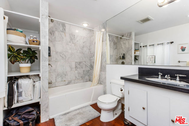 1141 Cabrillo Avenue, Venice CA: https://media.crmls.org/mediaz/7669fef9-a21b-4108-8035-cafbaa1428af.jpg