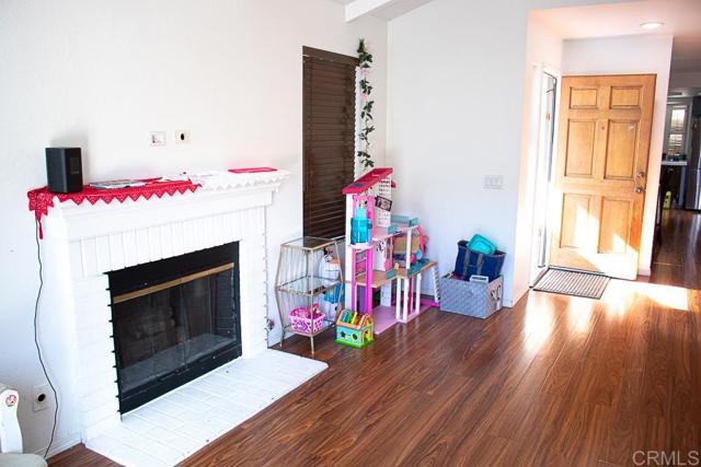Detail Gallery Image 1 of 1 For 2320 Briarwood Place, Escondido,  CA 92026 - 2 Beds | 2 Baths