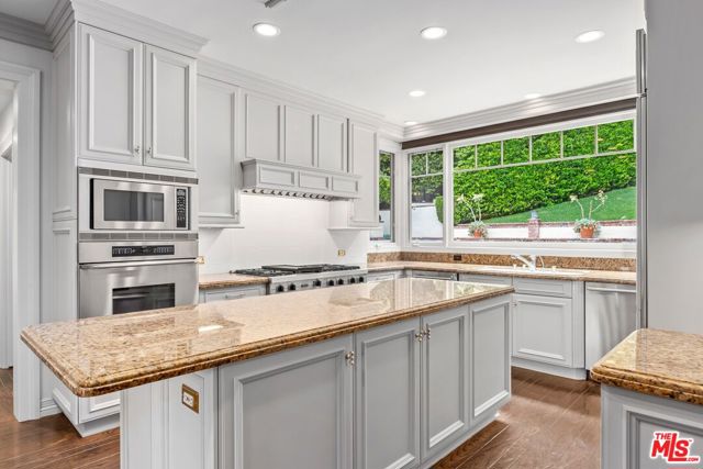 16754 Ashley Oaks, Encino CA: https://media.crmls.org/mediaz/766a80b1-811e-4b32-a2d7-c00d2629ccf9.jpg