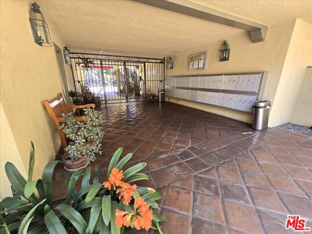 2311 4th Street, Santa Monica CA: https://media.crmls.org/mediaz/766af277-4b1d-4d1f-a224-287f13ca1107.jpg