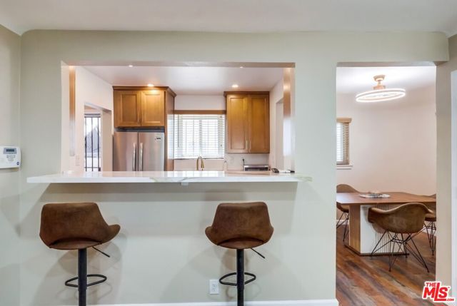 7220 10th Avenue, Los Angeles CA: https://media.crmls.org/mediaz/766b539a-e172-450f-bcd3-a218ab3fa478.jpg
