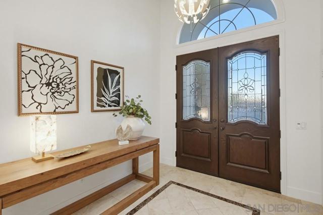 5448 Caminito Bayo, La Jolla CA: https://media.crmls.org/mediaz/766b7dc8-3eee-4c79-ac09-d8d5fe25fea3.jpg