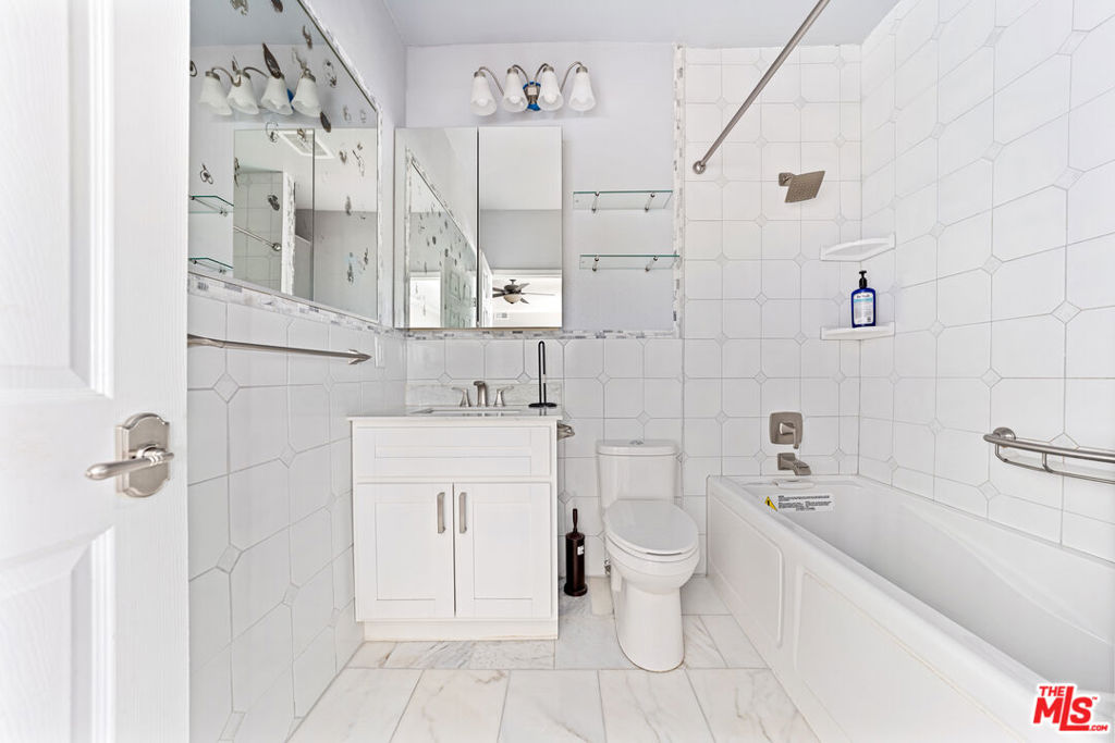 https://media.crmls.org/mediaz/766c3461-ddc7-426c-8811-609c4523309f.jpg?preset=X-Large