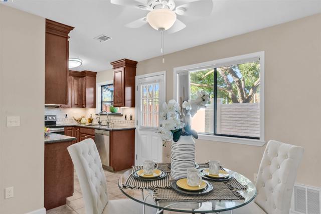 7602 Arbor Creek Cir, Dublin CA: https://media.crmls.org/mediaz/766c81f4-7dc9-4557-963c-daf204f3a85e.jpg