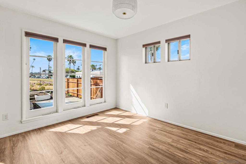 915 Civic Center Dr - photo 16