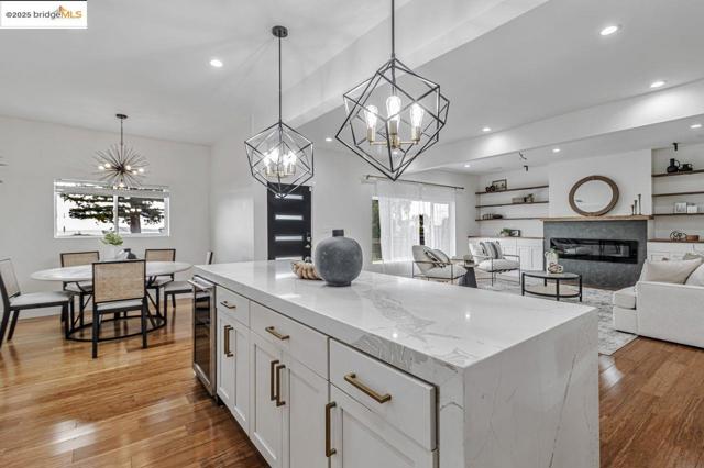 7900 Michigan Ave, Oakland CA: https://media.crmls.org/mediaz/766cb843-b327-4e3c-ab7c-7e44eae5b153.jpg