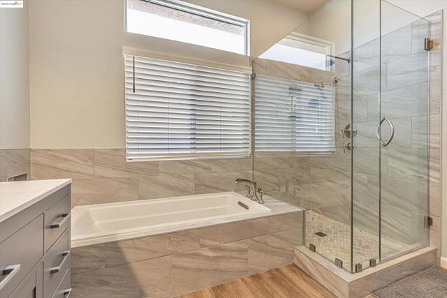 4174 Beacon Pl, Discovery Bay CA: https://media.crmls.org/mediaz/766ce807-92b6-4fd1-8739-cfbc220813eb.jpg