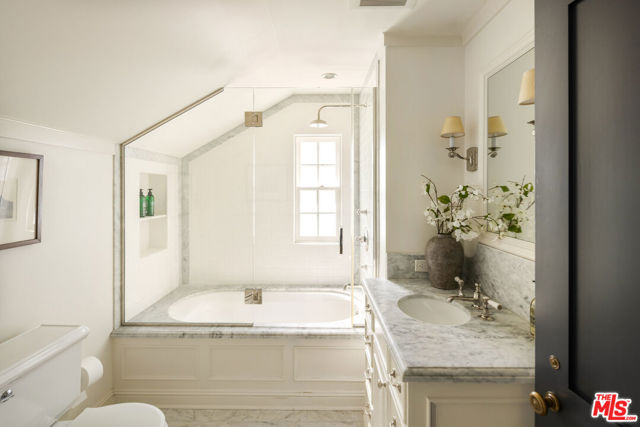 130 S Cliffwood Avenue, Los Angeles CA: https://media.crmls.org/mediaz/766d63f3-b92d-48ba-83e1-ef7055c9efb1.jpg