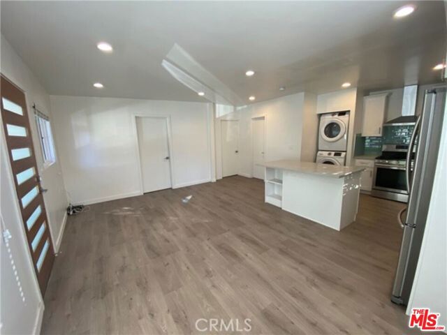3422 Holyoke Drive, Los Angeles CA: https://media.crmls.org/mediaz/766db4e1-959a-4d20-bd5a-39eedea543bf.jpg