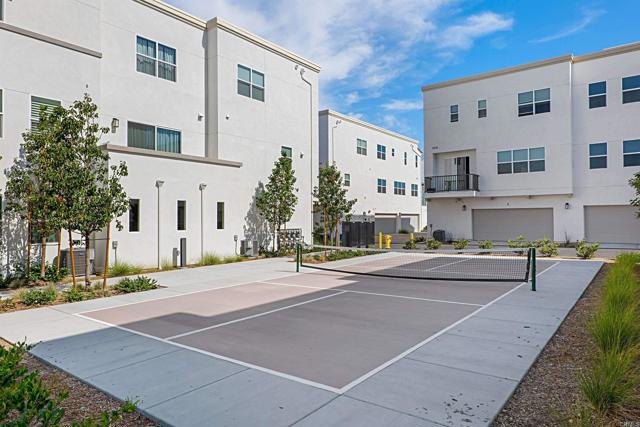 Detail Gallery Image 2 of 21 For 1455 Banahaw Dr #1,  Chula Vista,  CA 91915 - 2 Beds | 2/1 Baths