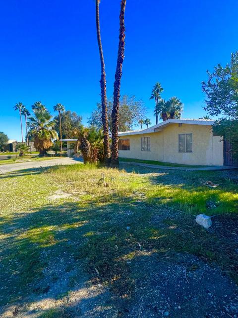 995 E Chia Road, Palm Springs CA: https://media.crmls.org/mediaz/766e62dd-708c-412e-bddb-e1942f410db0.jpg
