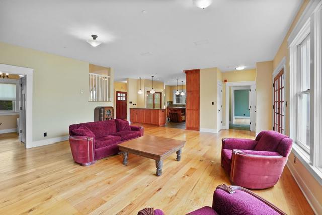 385 Miramar Drive, Half Moon Bay CA: https://media.crmls.org/mediaz/766ecb9a-7bdb-4a13-8694-45eb6c5c142b.jpg
