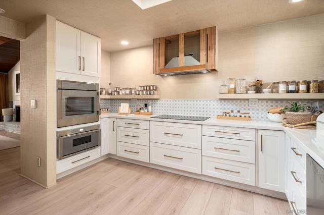 17310 Calle Mayor, Rancho Santa Fe CA: https://media.crmls.org/mediaz/766ed97d-0a92-491f-80f3-a6102d788555.jpg