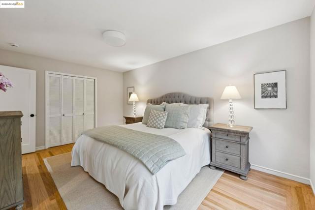 2250 Bywood Dr, Oakland CA: https://media.crmls.org/mediaz/766ef54f-686a-43f3-86f5-332a516adb38.jpg