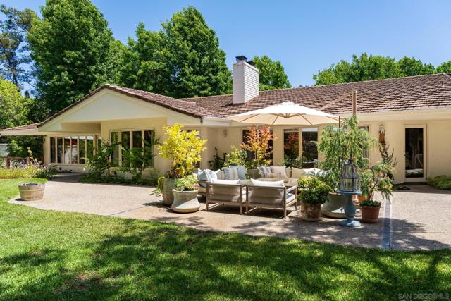 17310 Calle Mayor, Rancho Santa Fe CA: https://media.crmls.org/mediaz/766f2821-51e9-4c65-8845-a2cfc0469953.jpg