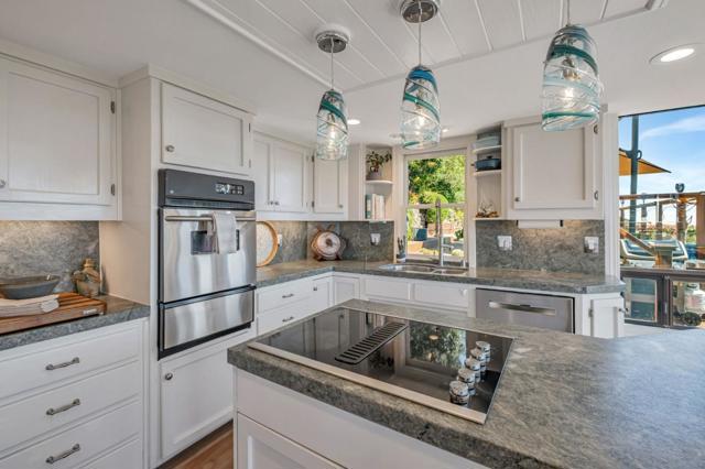 3300 Crystal Heights Drive, Soquel CA: https://media.crmls.org/mediaz/766f9c09-5f65-43fb-b825-656676a185f2.jpg
