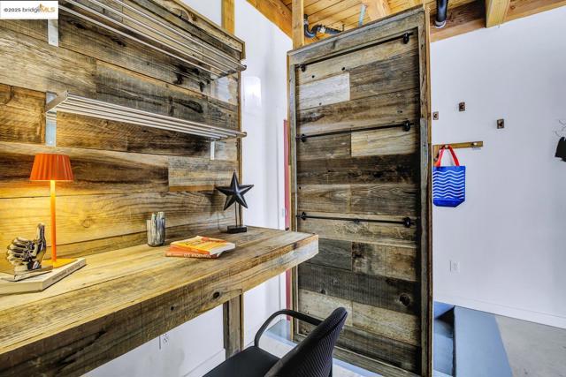 1695 15Th St, Oakland CA: https://media.crmls.org/mediaz/766fc502-5568-4f82-a7d1-12a70e773b46.jpg