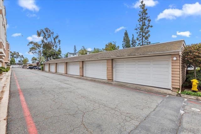8585 Via Mallorca, La Jolla CA: https://media.crmls.org/mediaz/7670c565-bb9a-4353-9101-7a04a0cbe551.jpg